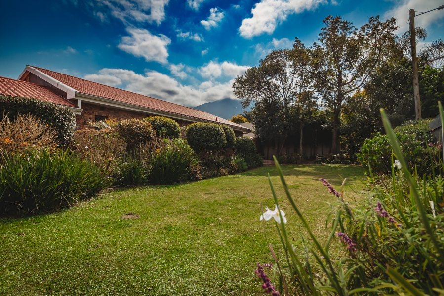 6 Bedroom Property for Sale in Camphersdrift Western Cape